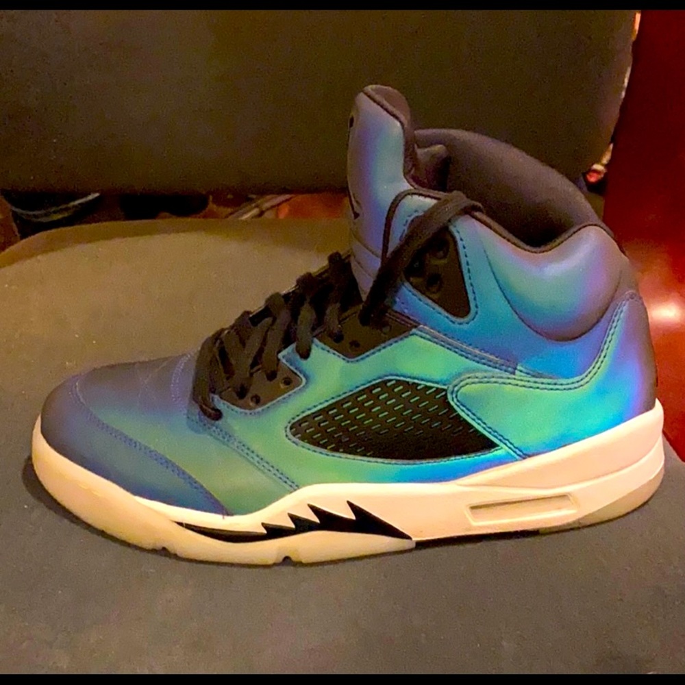 Air Jordan retro 5 .